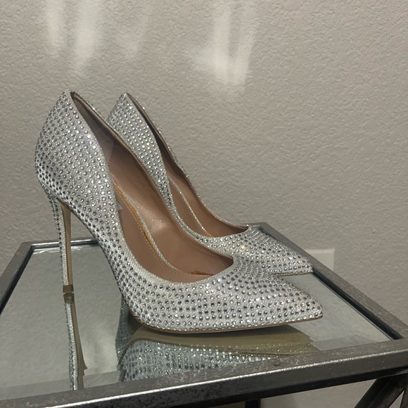 Gabby’s Shoe Closet - Picture 3 of 5